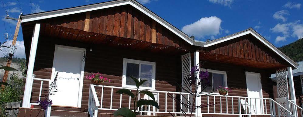 Triple J Hotel Dawson City Eksteriør bilde